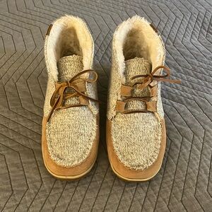 MINNETONKA Torrey boot slippers